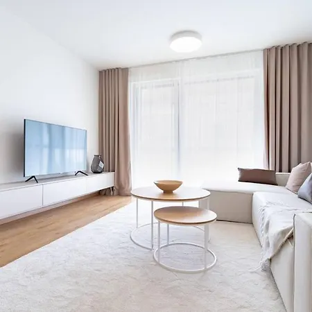Al-garden S Private Garage Parking Free, 5 Min Peso Do Centra Apartment Kosice