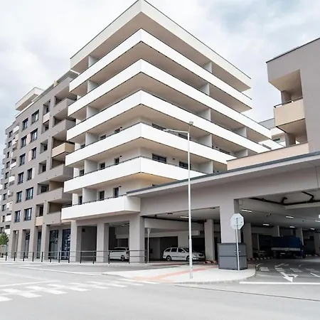 Al-garden S Private Garage Parking Free, 5 Min Pešo Do Centra Apartamento *