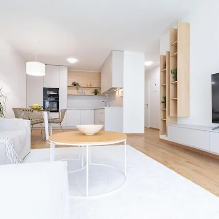 Apartamento Al-garden S Private Garage Parking Free, 5 Min Pešo Do Centra