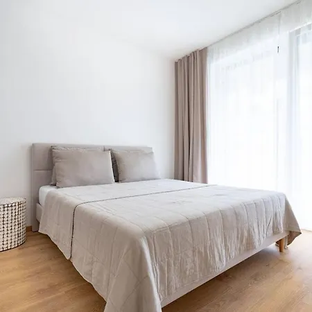 Al-garden S Private Garage Parking Free, 5 Min Pešo Do Centra Košice