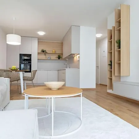 Apartamento Al-garden S Private Garage Parking Free, 5 Min Pešo Do Centra