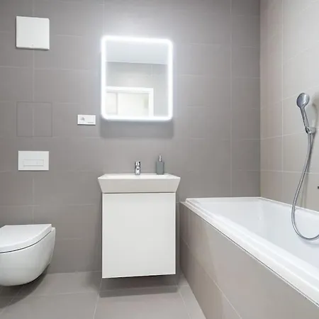 Al-garden S Private Garage Parking Free, 5 Min Pešo Do Centra Košice