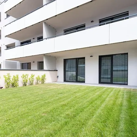 Al-garden S Private Garage Parking Free, 5 Min Pešo Do Centra Apartamento